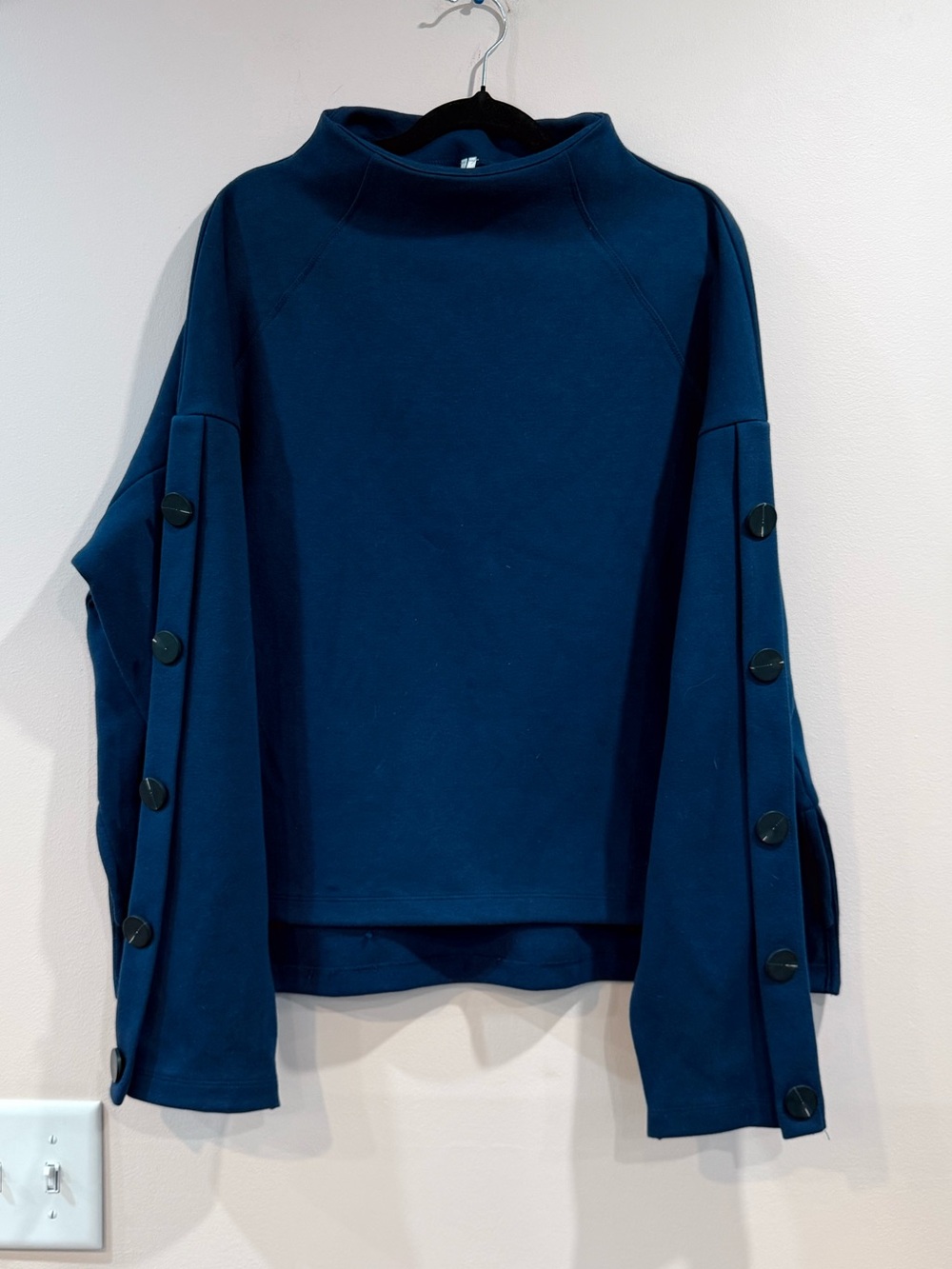 🔥Anthropologie Women’s Button-Sleeve Mock Neck Top - Navy size L EUC🔥